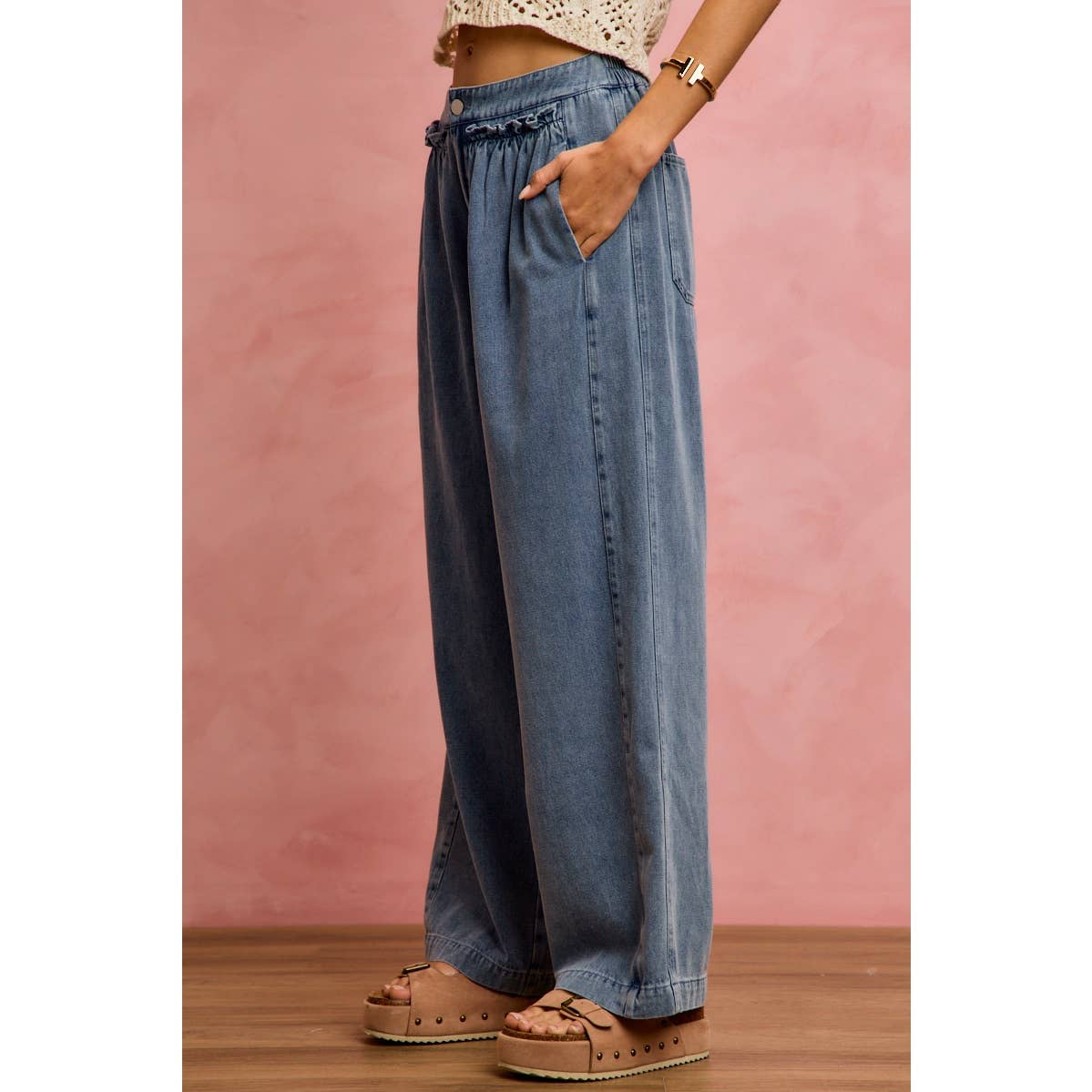 MID RISE RUFFLED FRONT ELASTIC WIDE LEG DENIM PANT