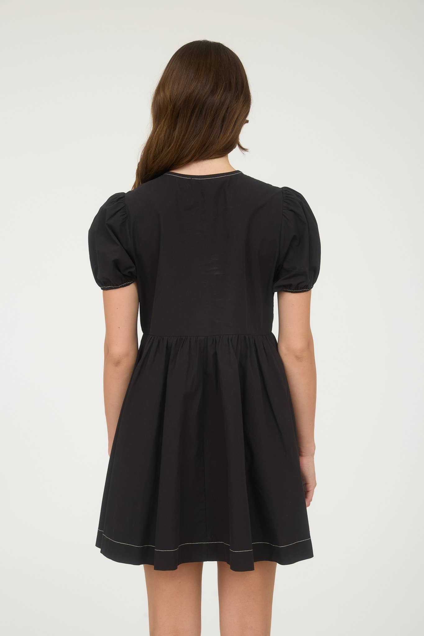 FRONT TIE SHORT PUFF SLEEVE BABYDOLL MINI DRESS: BLACK