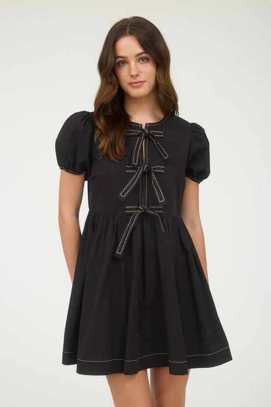 FRONT TIE SHORT PUFF SLEEVE BABYDOLL MINI DRESS: BLACK