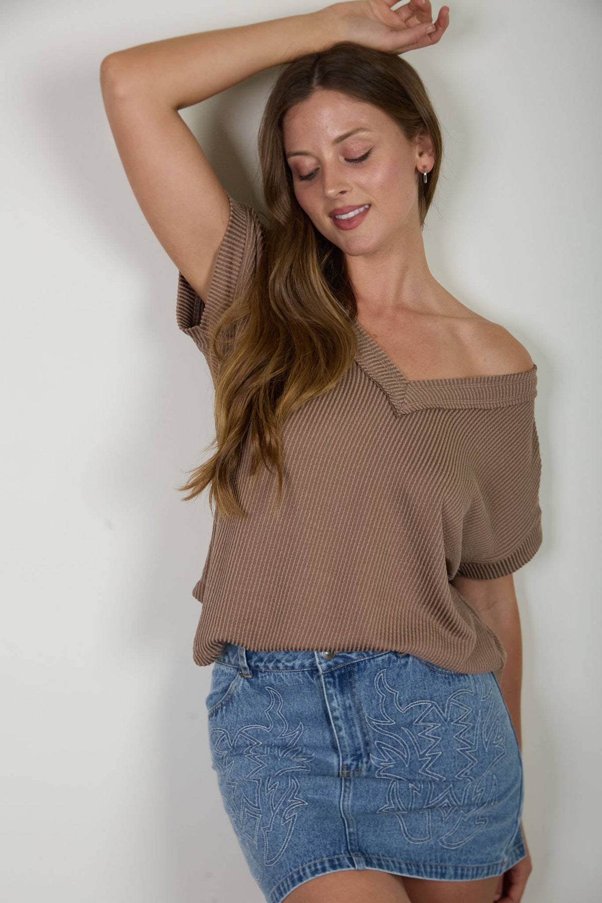V NECK SHORT SLEEVE TEXTURED RIB KNIT TOP