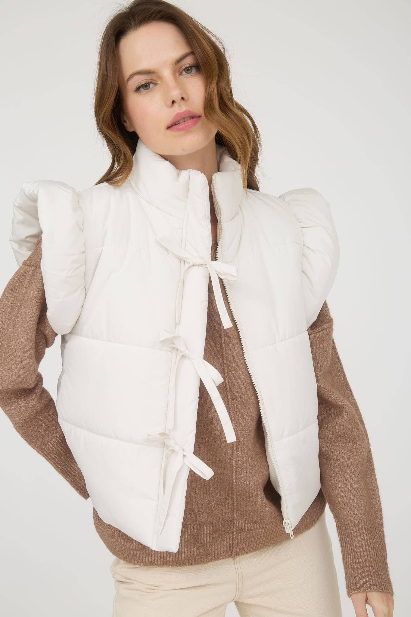 FLUTTER SLEEVE BOW DETAIL ZIP-UP PUFFER VEST