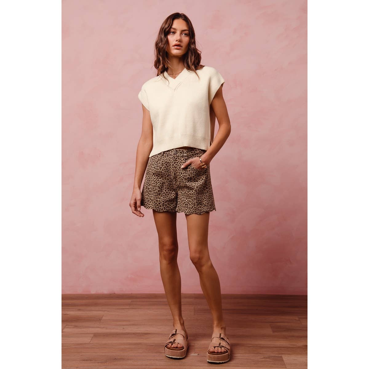 Scalloped leopard shorts🐆