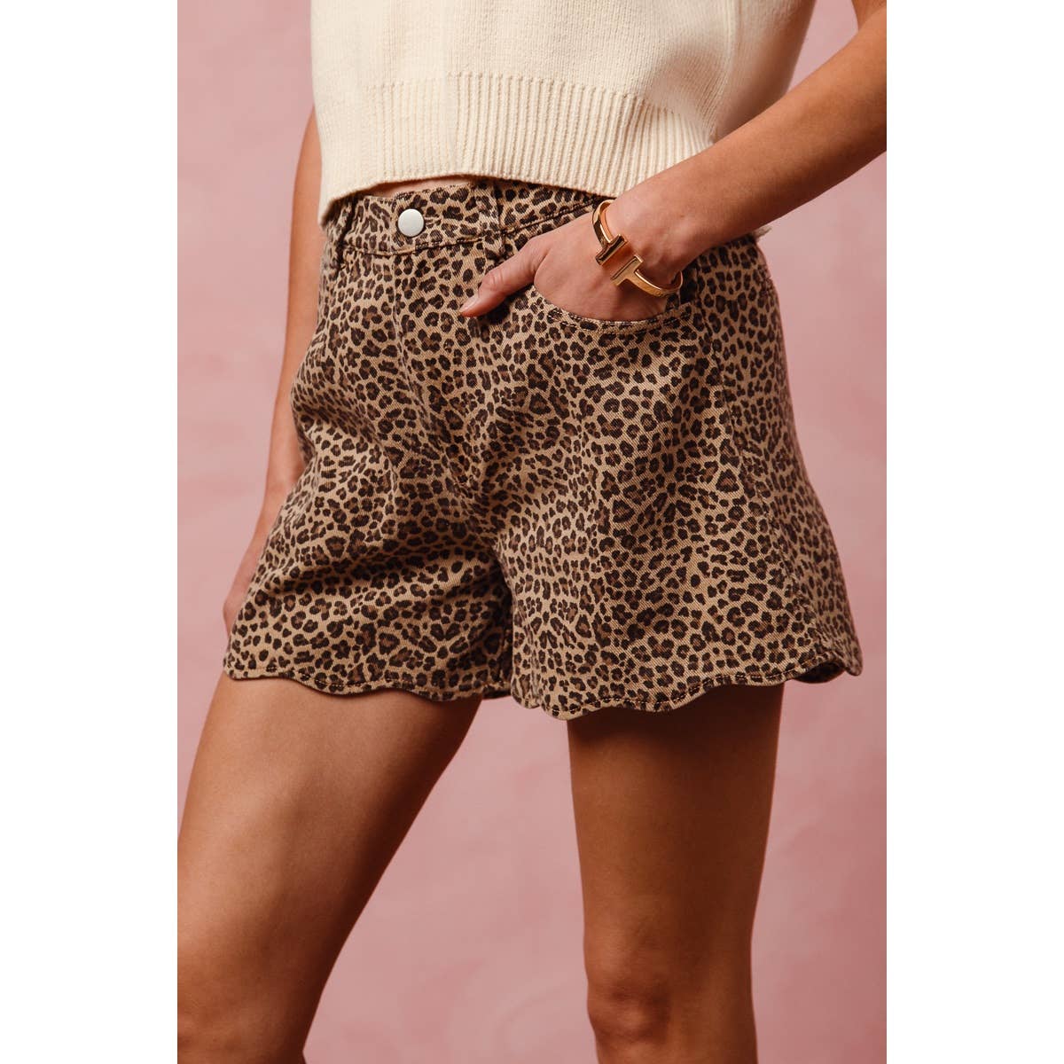 Scalloped leopard shorts🐆